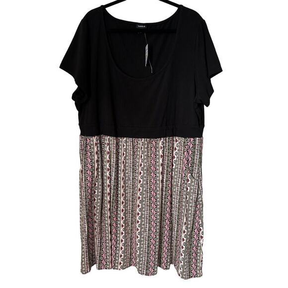 torrid Dresses & Skirts - Torrid Dress Womens Size 4 Black Floral Scoop Neck Pockets Short Sleeve Pockets